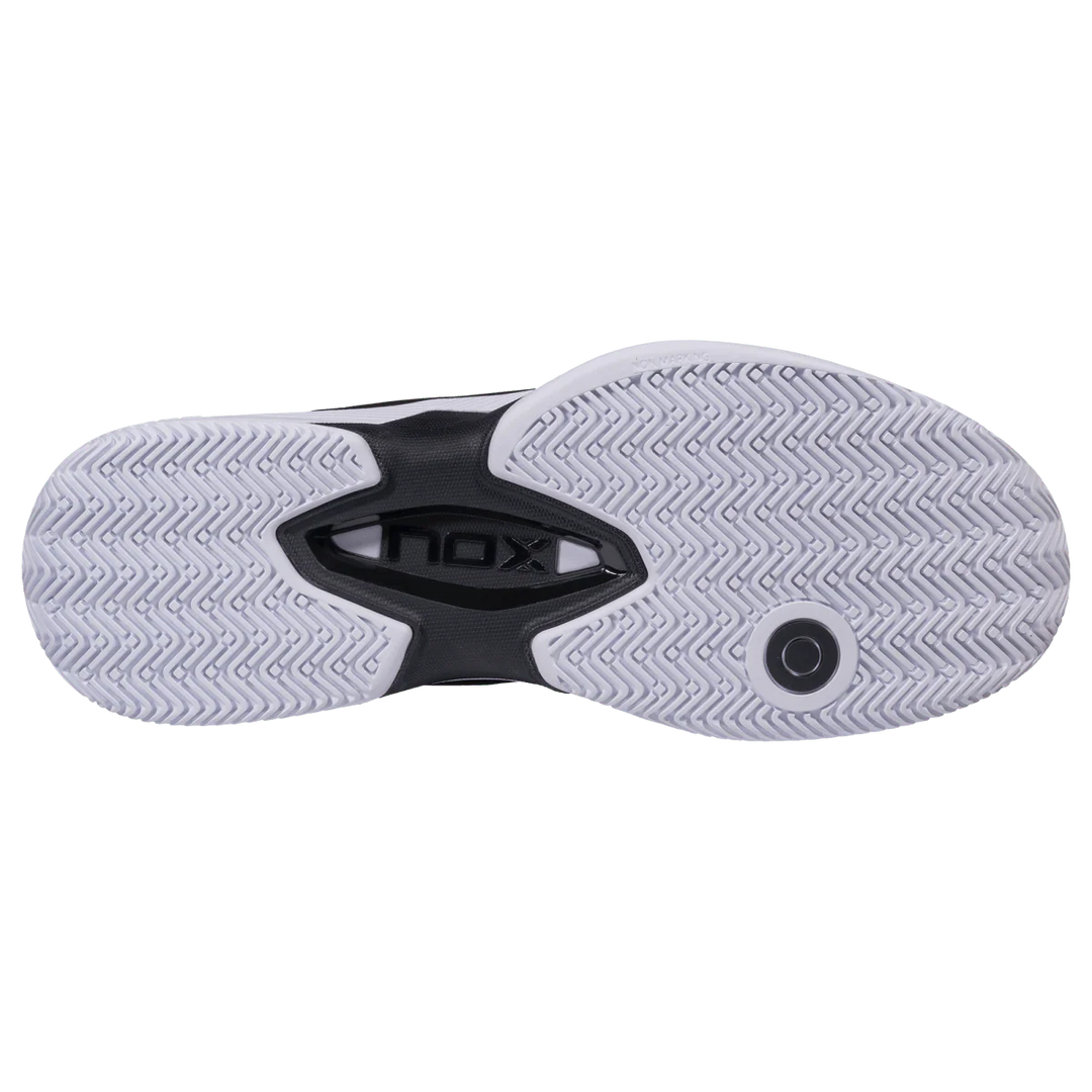 At10 Lux Shoe 2026 - Black / White